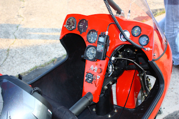 Motoros sárkányrepülő cockpit